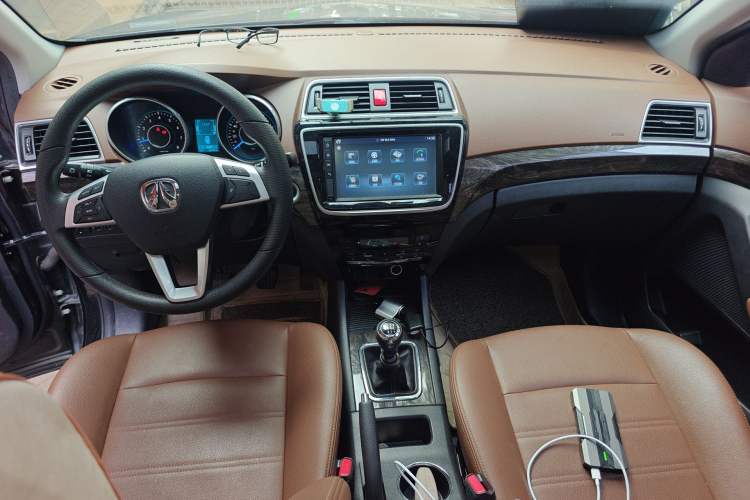 Used BAIC Weiwang S50 2016 1.5T Manual Joyful Luxury Edition Center Console