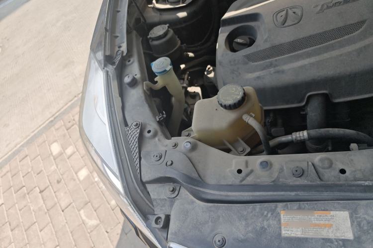 Used BAIC Weiwang S50 2016 1.5T CVT Joyful Premium Edition Engine Bay Right