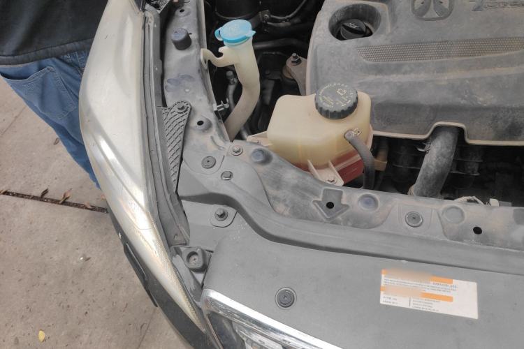 Used BAIC Weiwang S50 2016 1.5T Manual Lede Premium Edition Engine Bay Right
