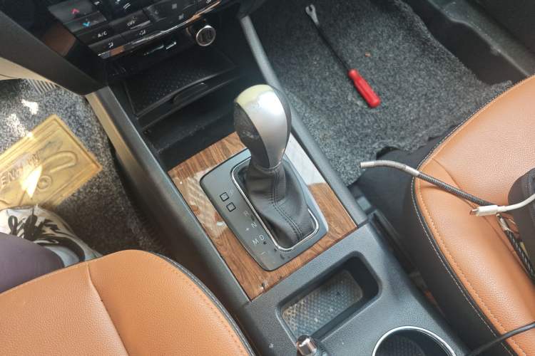 Used BAIC Weiwang S50 2016 1.5T CVT Joyful Premium Edition Gear Lever