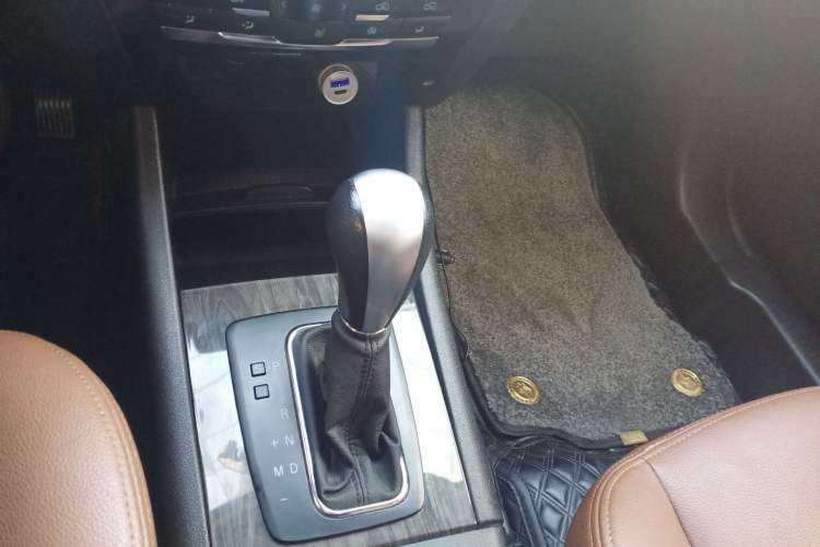 Used BAIC Weiwang S50 2016 1.5T CVT Joyful Luxury Model Gear Lever