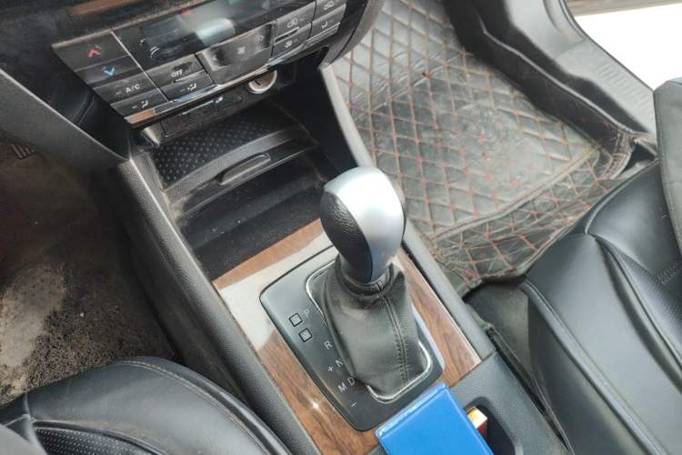 Used BAIC Weiwang S50 2016 1.5T CVT Joyful Elite Edition Gear Lever
