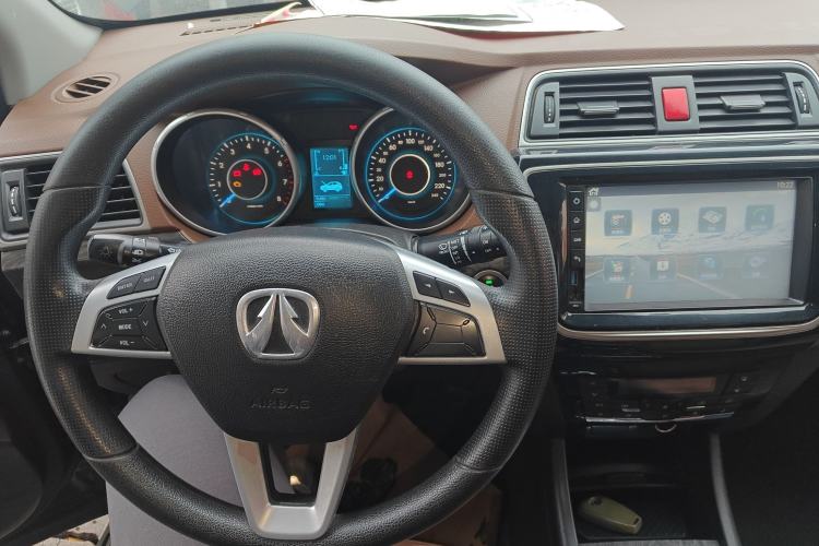 Used BAIC Weiwang S50 2016 1.5T Manual Happy Motion Superior Edition Interior 2