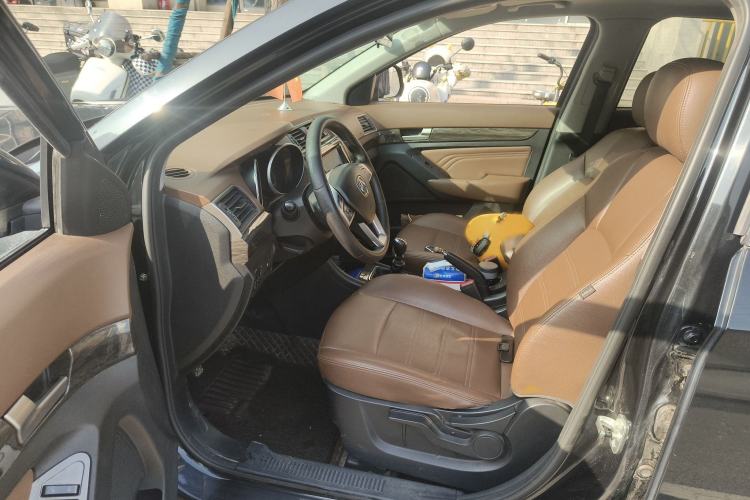 Used BAIC Weiwang S50 2016 1.5T Manual Lede Flagship Edition Interior 3