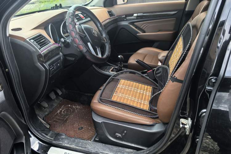 Used BAIC Weiwang S50 2016 1.5T Manual Lede Premium Edition Interior 4