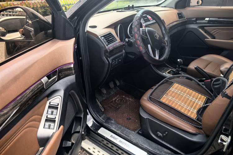 Used BAIC Weiwang S50 2016 1.5T Manual Lede Premium Edition Interior 5