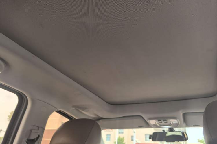 Used BAIC Weiwang S50 2016 1.5T Manual Lede Premium Edition Interior 6
