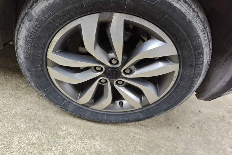 Used BAIC Weiwang S50 2016 1.5T CVT Joyful Luxury Model Right Front Wheel Hub