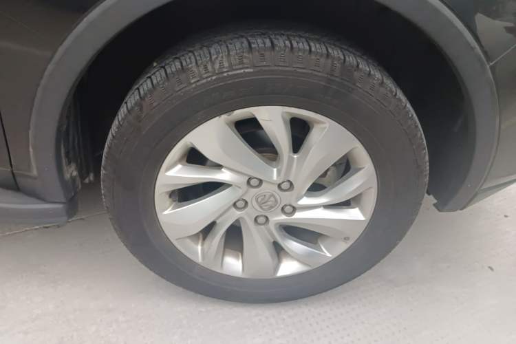 Used BAIC Weiwang S50 2016 1.5T Manual Joyful Luxury Edition Right Front Wheel Hub
