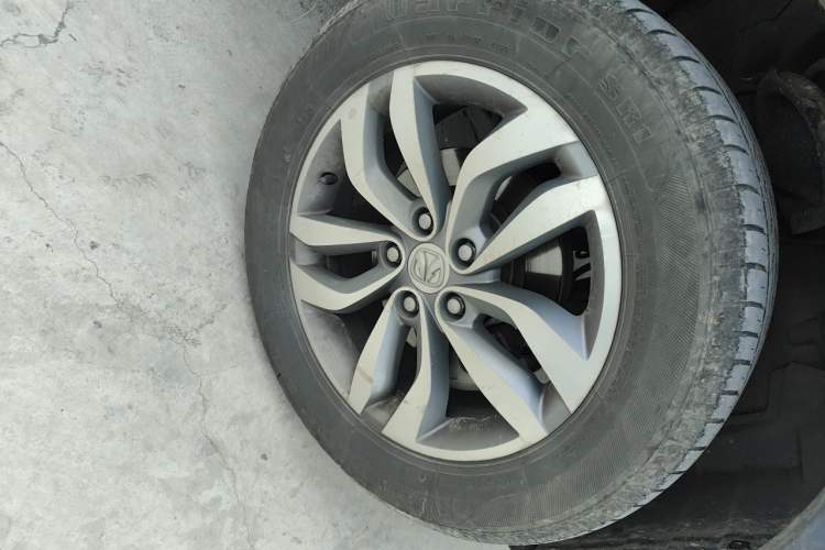 Used BAIC Weiwang S50 2016 1.5T CVT Joyful Elite Edition Right Front Wheel Hub