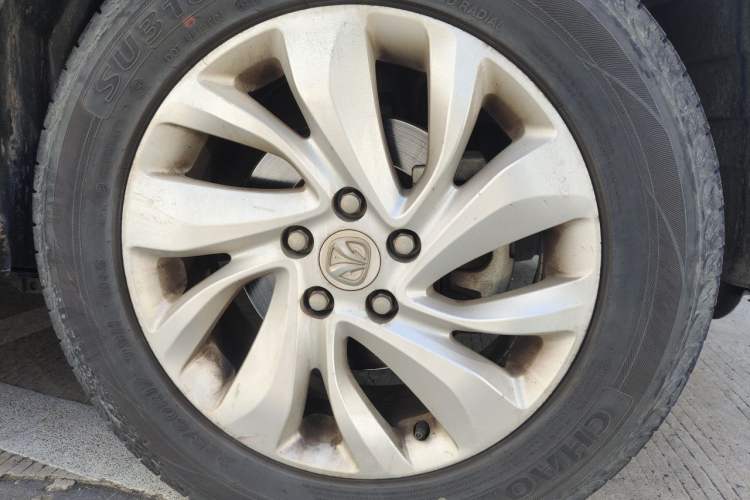Used BAIC Weiwang S50 2016 1.5T Manual Joyful Luxury Edition Right Front Wheel Hub