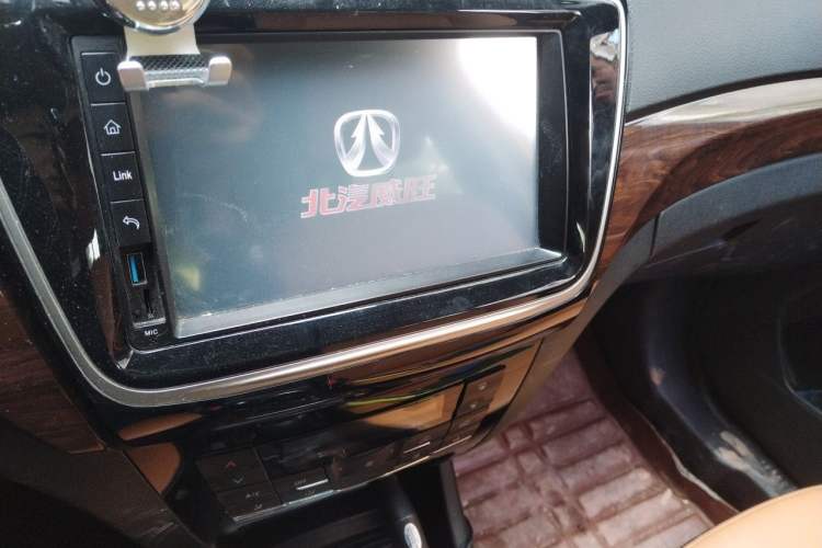 Used BAIC Weiwang S50 2016 1.5T Manual Joyful Elite Edition Audio And AC Panel