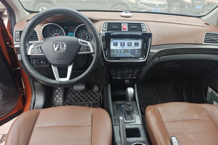 Used BAIC Weiwang S50 2016 1.5T CVT Joyful Premium Edition Center Console