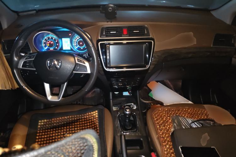 Used BAIC Weiwang S50 2016 1.5T Manual Lede Premium Edition Center Console