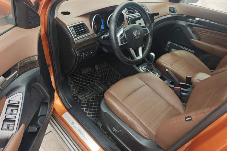Used BAIC Weiwang S50 2016 1.5T CVT Joyful Premium Edition Driver Seat