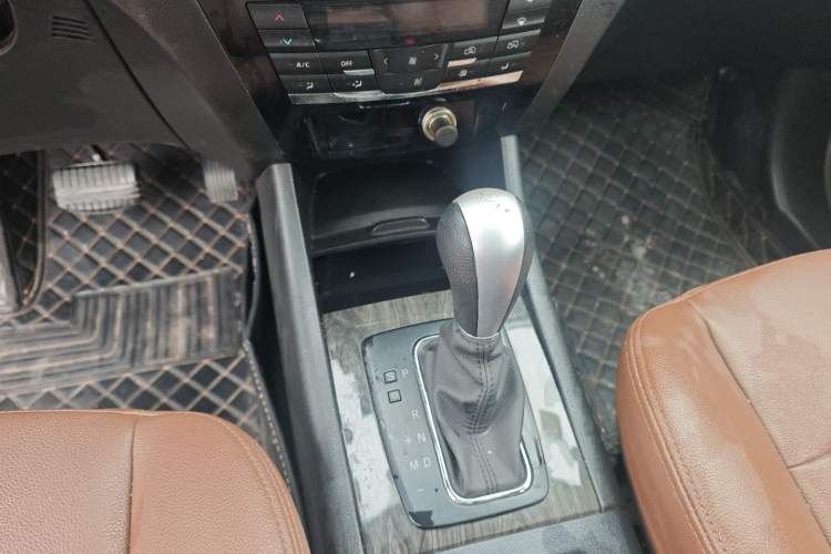 Used BAIC Weiwang S50 2016 1.5T CVT Joyful Premium Edition Gear Lever