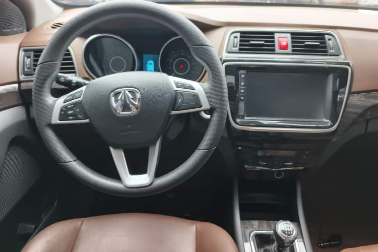 Used BAIC Weiwang S50 2016 1.5T Manual Joyful Luxury Edition Interior 5