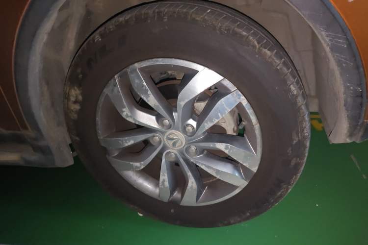 Used BAIC Weiwang S50 2016 1.5T Manual Lede Premium Edition Right Front Wheel Hub
