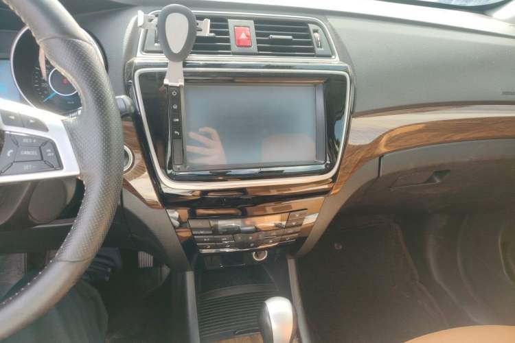 Used BAIC Weiwang S50 2016 1.5T CVT Joyful Premium Edition Audio And AC Panel