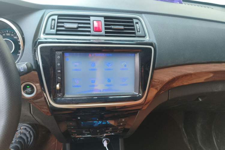 Used BAIC Weiwang S50 2016 1.5T Manual Joyful Premium Edition Audio And AC Panel