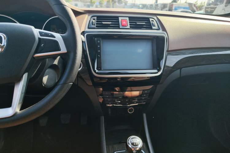 Used BAIC Weiwang S50 2016 1.5T Manual Joyful Luxury Edition Audio And AC Panel
