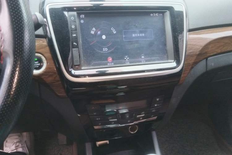 Used BAIC Weiwang S50 2016 1.5T CVT Joyful Premium Edition Audio And AC Panel