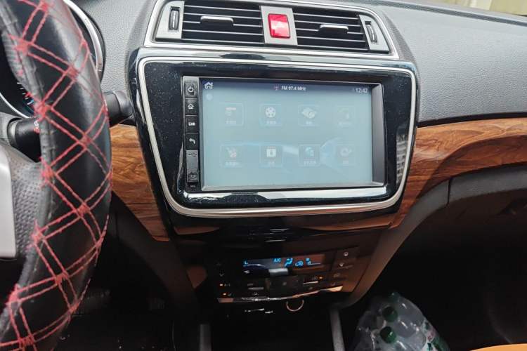 Used BAIC Weiwang S50 2016 1.5T CVT Joyful Elite Edition Audio And AC Panel