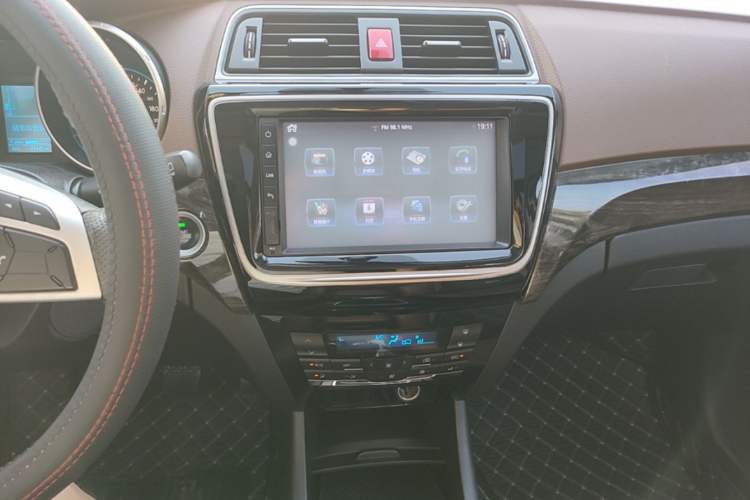 Used BAIC Weiwang S50 2016 1.5T Manual Joyful Premium Edition Audio And AC Panel