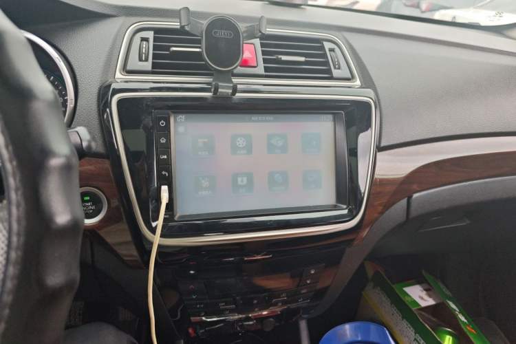 Used BAIC Weiwang S50 2016 1.5T Manual Joyful Premium Edition Audio And AC Panel