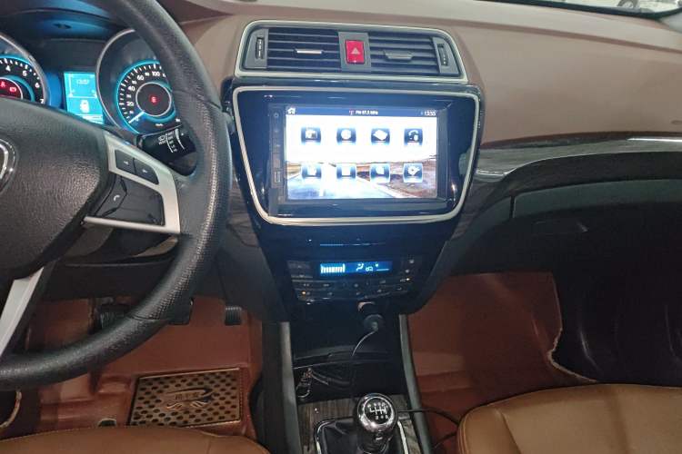 Used BAIC Weiwang S50 2016 1.5T Manual Lede Flagship Edition Audio And AC Panel