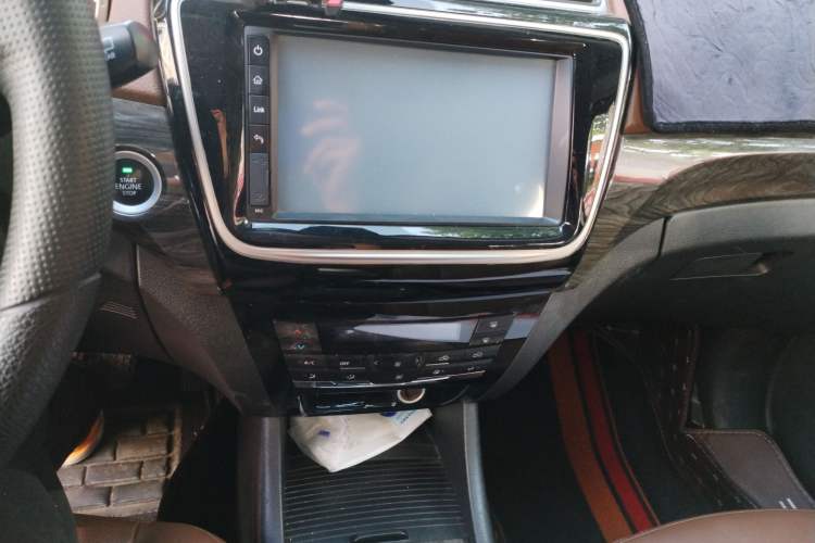 Used BAIC Weiwang S50 2016 1.5T Manual Joyful Luxury Edition Audio And AC Panel