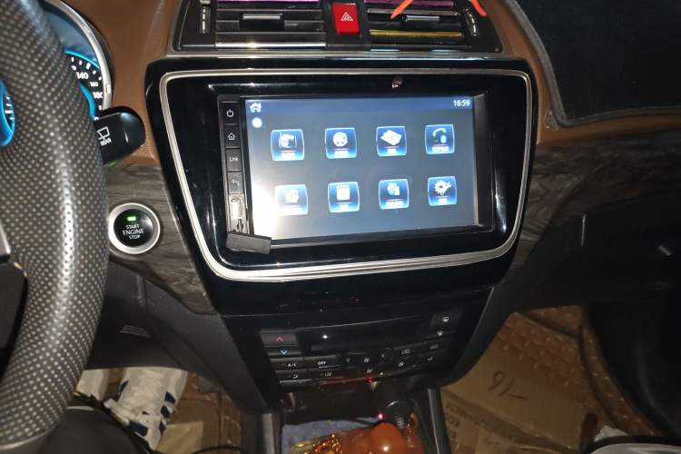 Used BAIC Weiwang S50 2016 1.5T Manual Joyful Premium Edition Audio And AC Panel