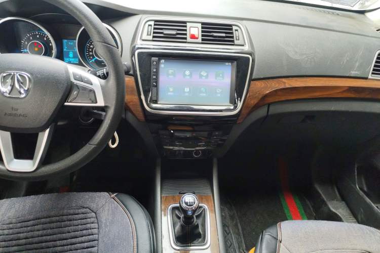 Used BAIC Weiwang S50 2016 1.5T Manual Joyful Elite Edition Audio And AC Panel
