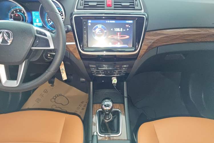 Used BAIC Weiwang S50 2016 1.5T Manual Joyful Elite Edition Audio And AC Panel