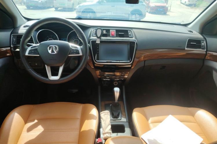 Used BAIC Weiwang S50 2016 1.5T CVT Joyful Premium Edition Center Console