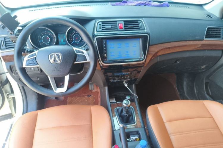 Used BAIC Weiwang S50 2016 1.5T Manual Joyful Premium Edition Center Console