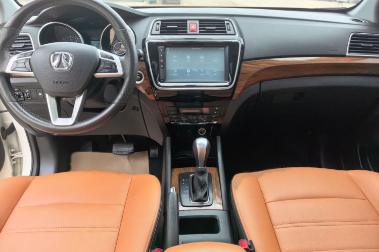 Used BAIC Weiwang S50 2016 1.5T CVT Joyful Premium Edition Center Console