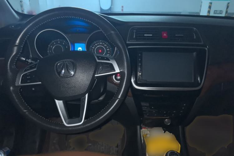 Used BAIC Weiwang S50 2016 1.5T Manual Joyful Premium Edition Center Console