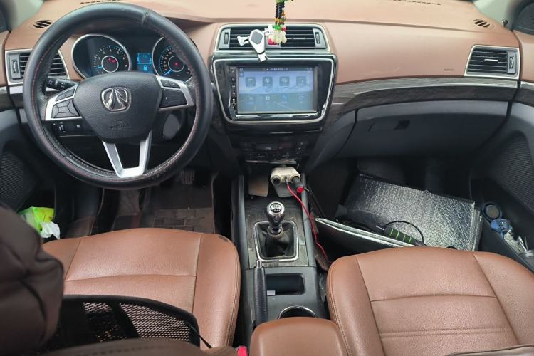 Used BAIC Weiwang S50 2016 1.5T Manual Lede Premium Edition Center Console