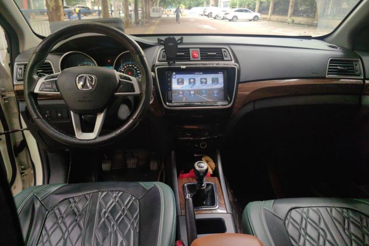 Used BAIC Weiwang S50 2016 1.5T Manual Joyful Premium Edition Center Console