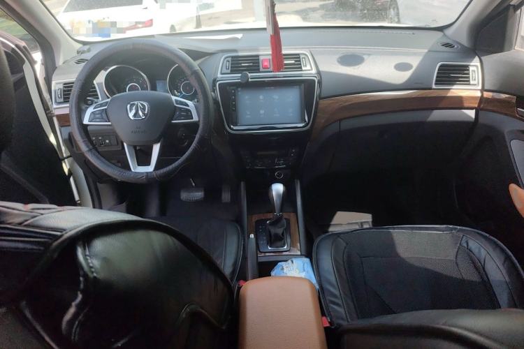 Used BAIC Weiwang S50 2016 1.5T CVT Joyful Elite Edition Center Console