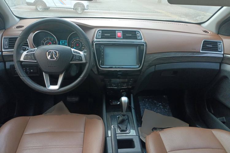 Used BAIC Weiwang S50 2016 1.5T CVT Joyful Luxury Model Center Console