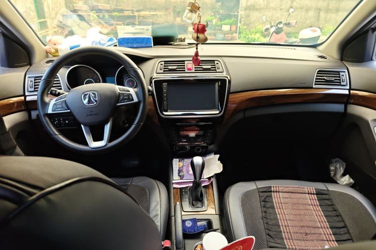 Used BAIC Weiwang S50 2016 1.5T CVT Joyful Elite Edition Center Console
