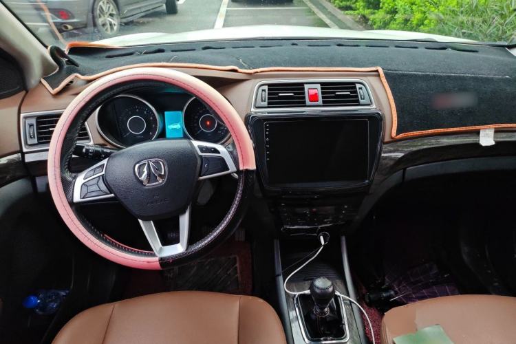 Used BAIC Weiwang S50 2016 1.5T Manual Joyful Comfort Model Center Console