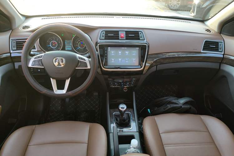 Used BAIC Weiwang S50 2016 1.5T Manual Joyful Premium Edition Center Console