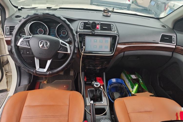 Used BAIC Weiwang S50 2016 1.5T Manual Joyful Premium Edition Center Console