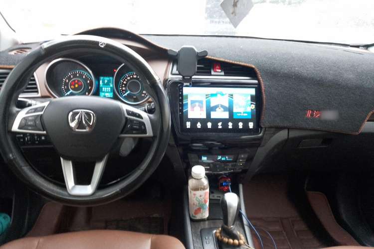 Used BAIC Weiwang S50 2016 1.5T CVT Joyful Luxury Model Center Console