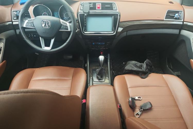 Used BAIC Weiwang S50 2016 1.5T CVT Joyful Luxury Model Center Console