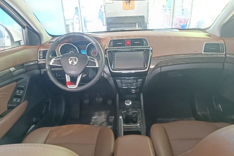 Used BAIC Weiwang S50 2016 1.5T Manual Joyful Luxury Edition Center Console