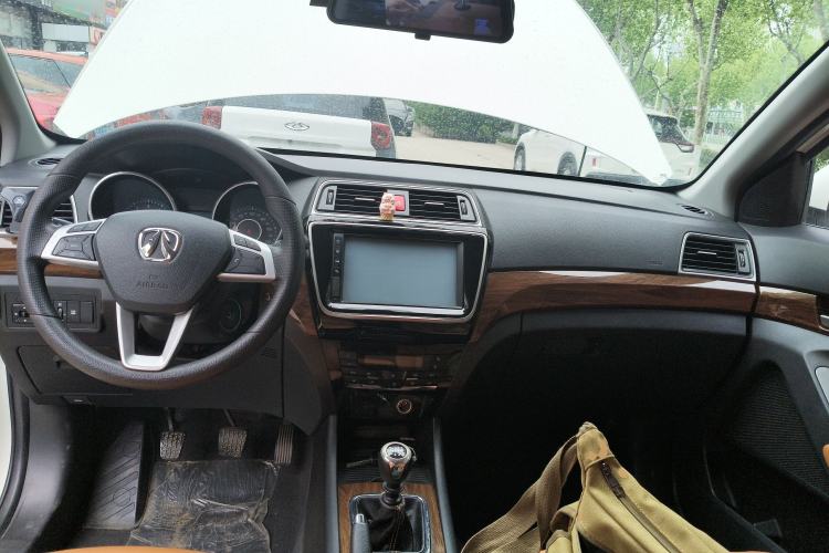Used BAIC Weiwang S50 2016 1.5T Manual Happy Motion Superior Edition Center Console